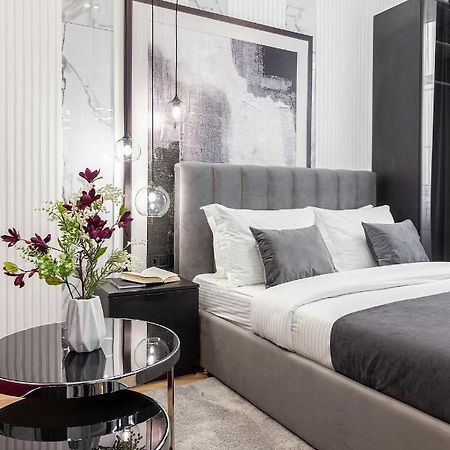 Lovely Apartment On Drahomanova Street Львів Екстер'єр фото