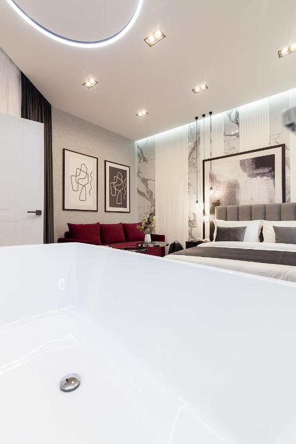 Lovely Apartment On Drahomanova Street Львів Екстер'єр фото