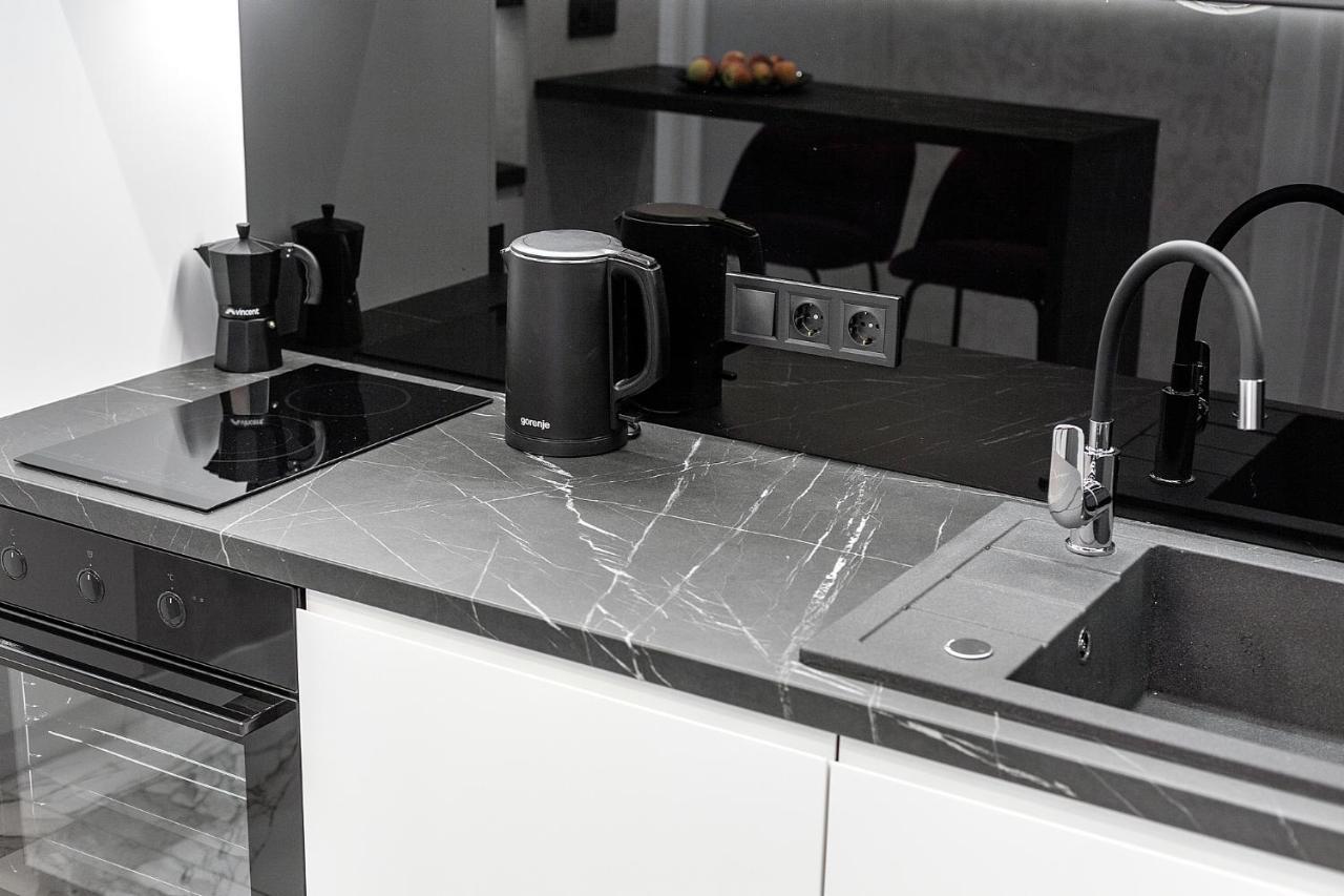 Lovely Apartment On Drahomanova Street Львів Екстер'єр фото