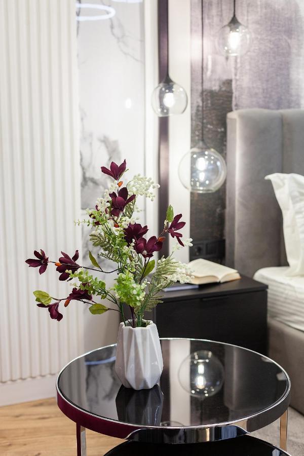 Lovely Apartment On Drahomanova Street Львів Екстер'єр фото
