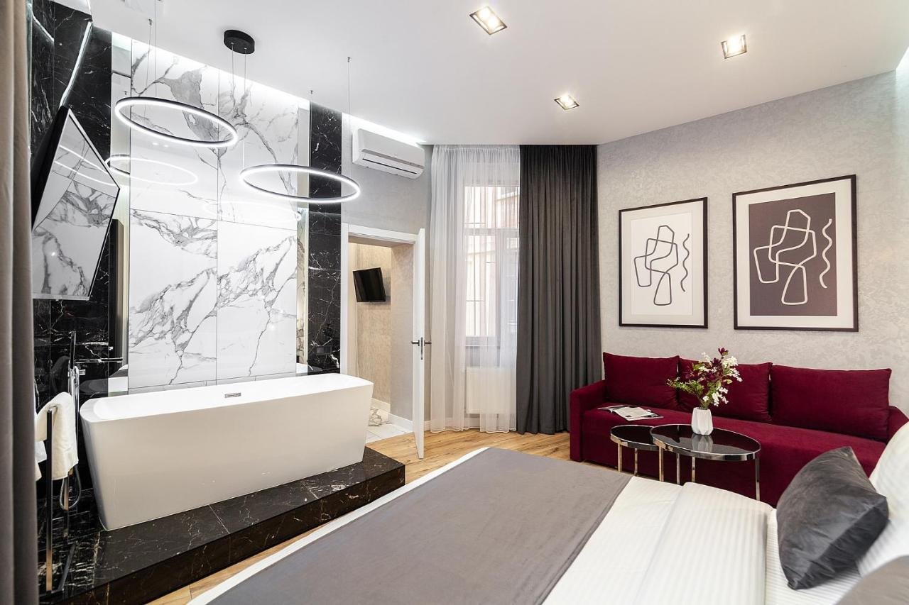 Lovely Apartment On Drahomanova Street Львів Екстер'єр фото