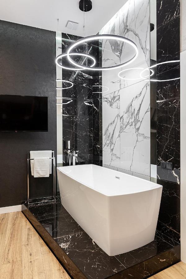 Lovely Apartment On Drahomanova Street Львів Екстер'єр фото
