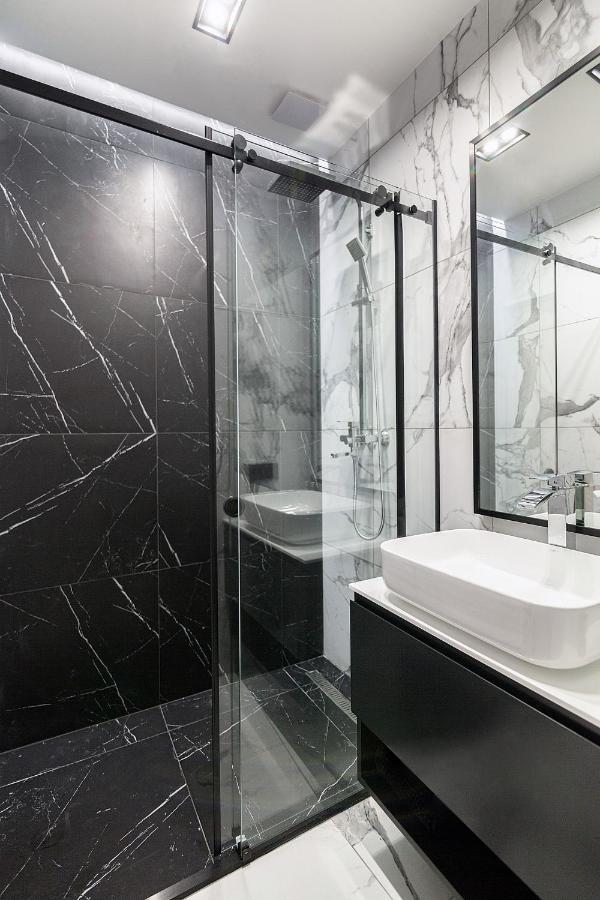Lovely Apartment On Drahomanova Street Львів Екстер'єр фото