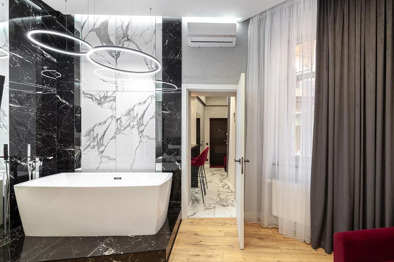Lovely Apartment On Drahomanova Street Львів Екстер'єр фото
